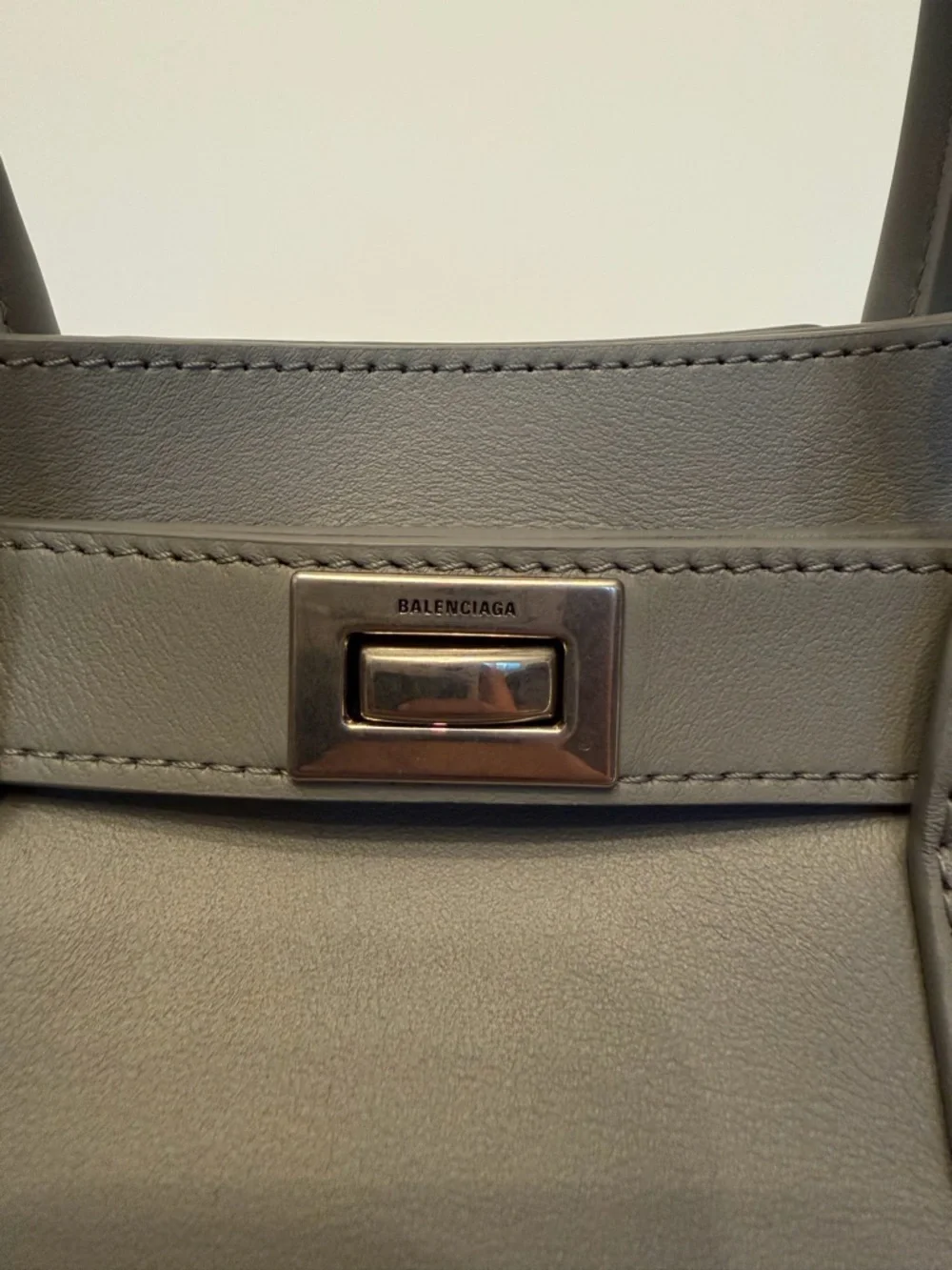 Balenciaga BEL AIR CARRY ALL BAG SMALL IN CLOUD GREY - Picture 5 of 16